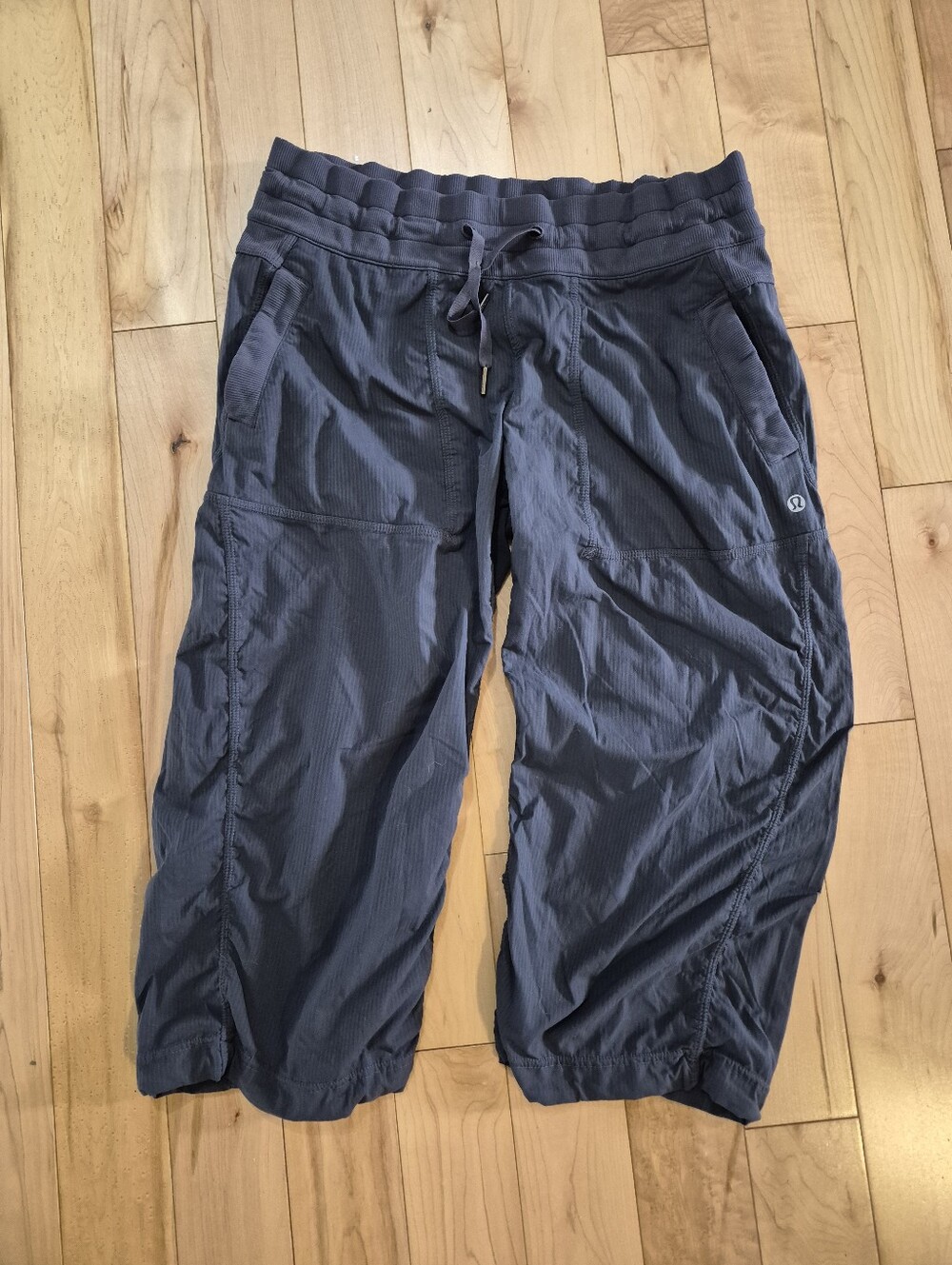 Lululemon women's size 8 (I believe) dance studio grey capri joggers
